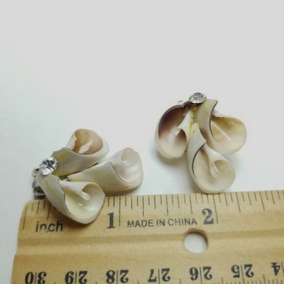 Vintage Shell And Rhinestone Clip On Earrings, Unique Retro Design, Estate - Picture 3 of 6